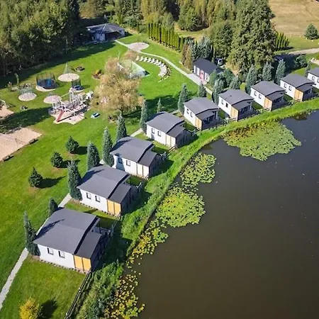 Single-story By The Pond No 7 *